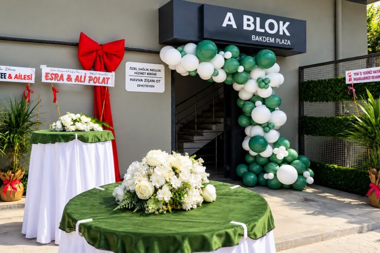 Sofraza açılış organizasyonu balon süsleme ve karşılama masaları