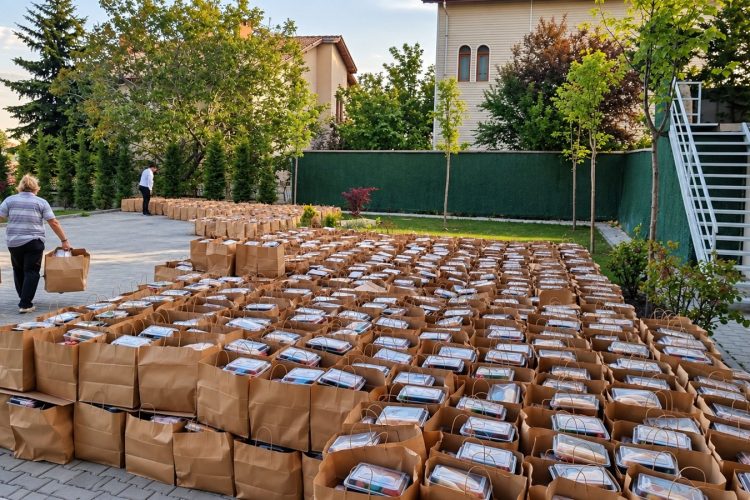 Sofraza toplu kumanya sevkiyatı yüzlerce paket yemek